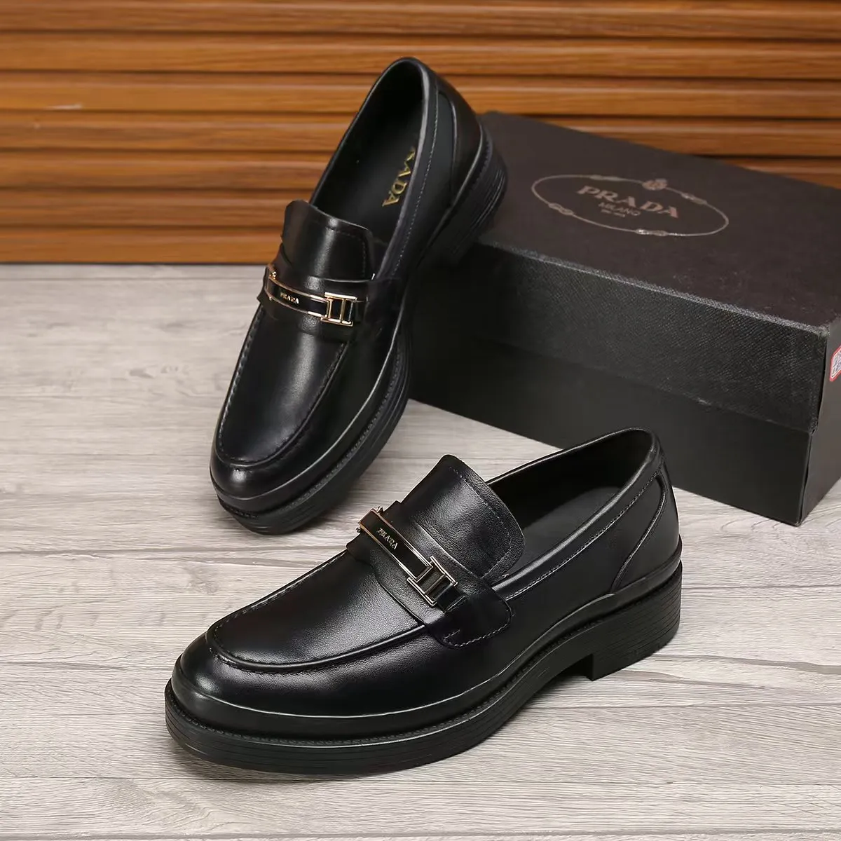 Men's shoes 💰540 💰💰🎩🎩【Prada】Counter 1:1⬆️original reproduction, absolute quality🆗Original outsole, high-quality imported rubber, wear-resistant and non-slip, never degummed, upper material: imported first-layer cowhide➕anti-slip foam outsole, official website material, lining material: water-dyed leather lining, 3 colors available! Code number 38-45